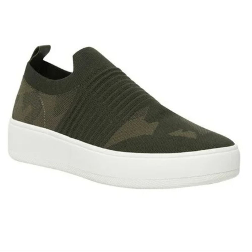 BRAND NEW STEVE MADDEN BEALE CAMOFLAGE SLIP-ON SNEAKER